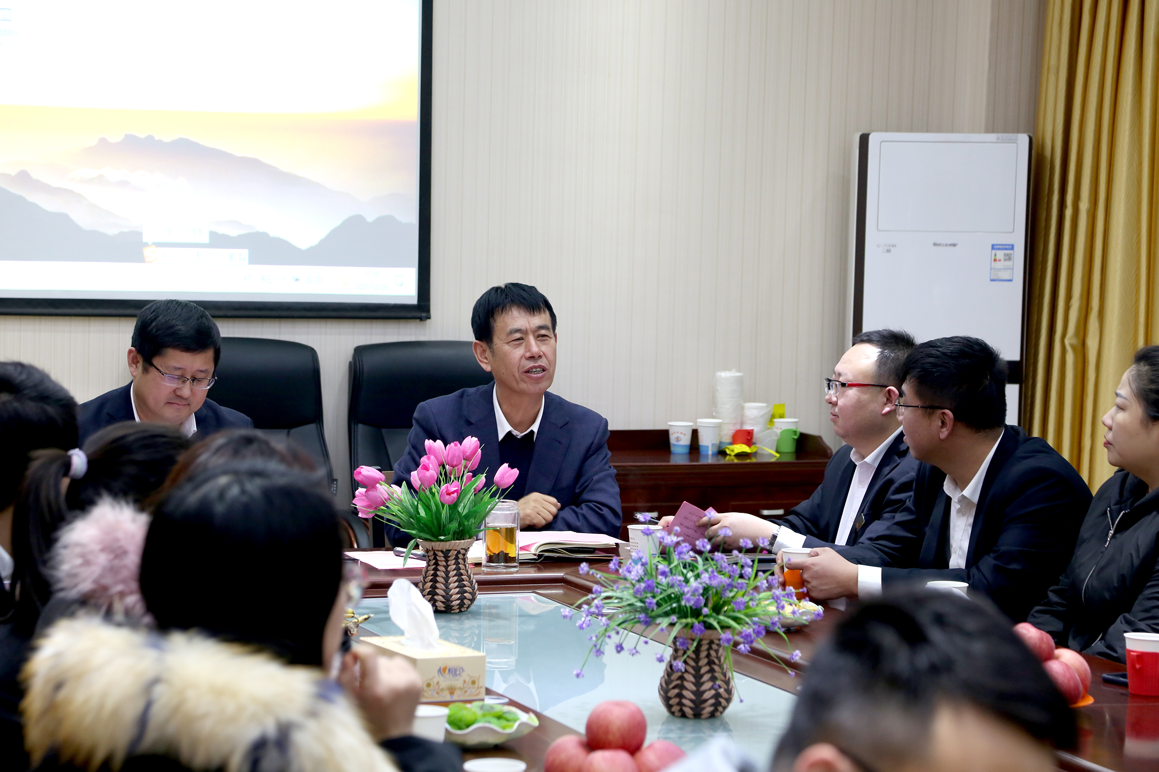 初心不忘，真情永驻 ——喜跃发集团召开新婚职工座谈会(图2)