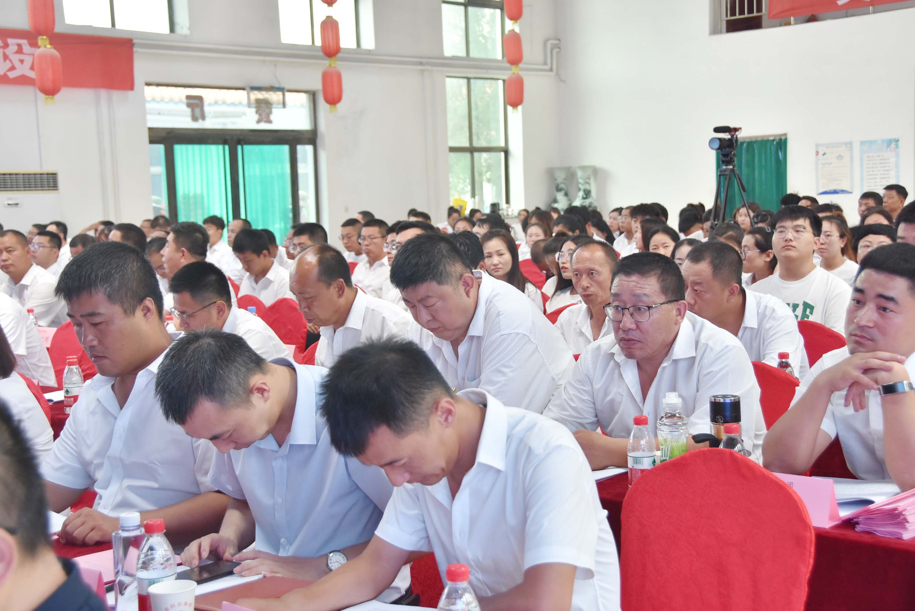 凝心聚力谋发展，砥砺奋进正当时——喜跃发集团召开2023年度上半年工作总结暨下半年工作推进大会(图3)