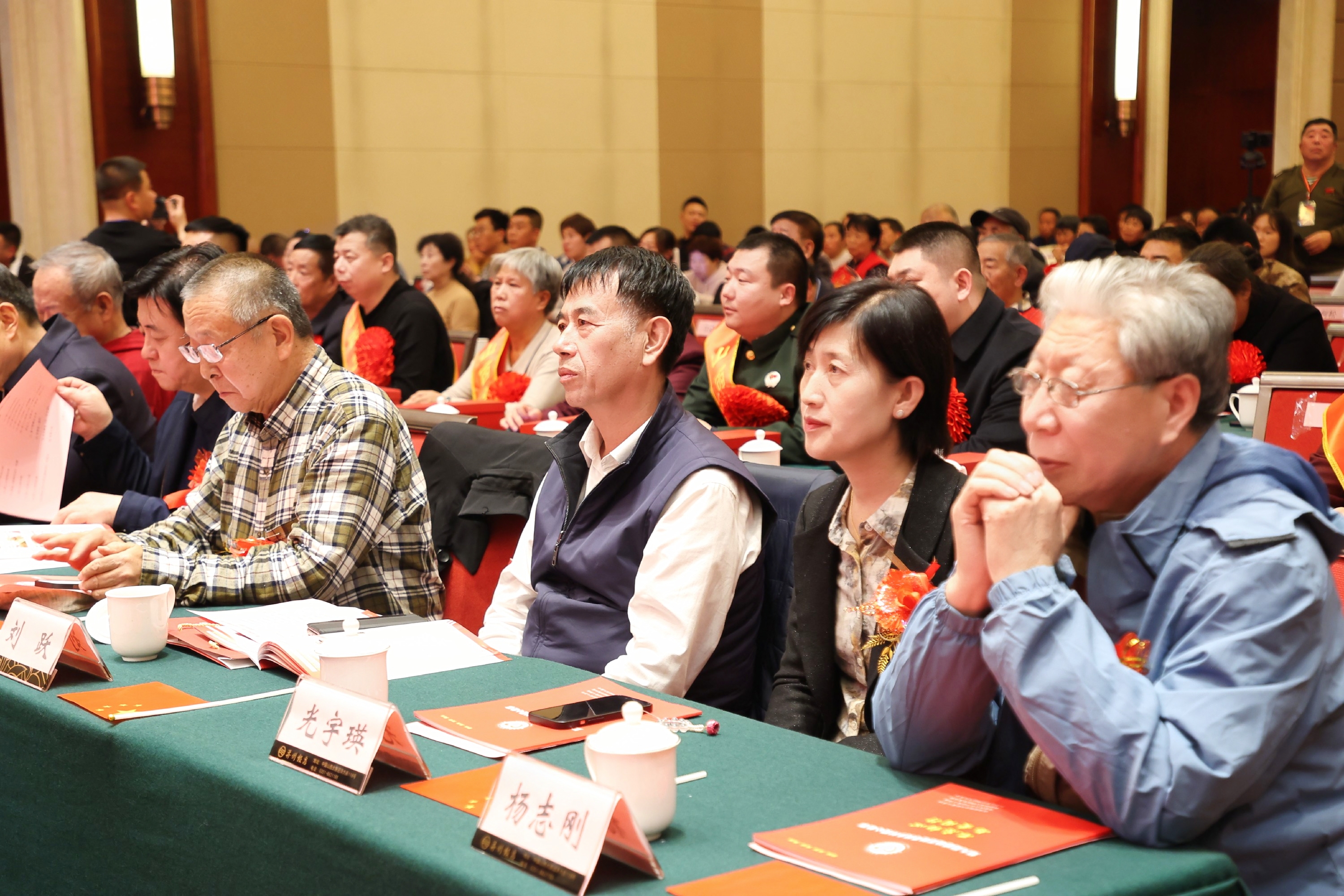 喜跃发集团受邀参加第九届 感动百姓•山西乡村爱心大使颁奖典礼(图2) 527ac492d1f81266c134f8a775e7357.jpg