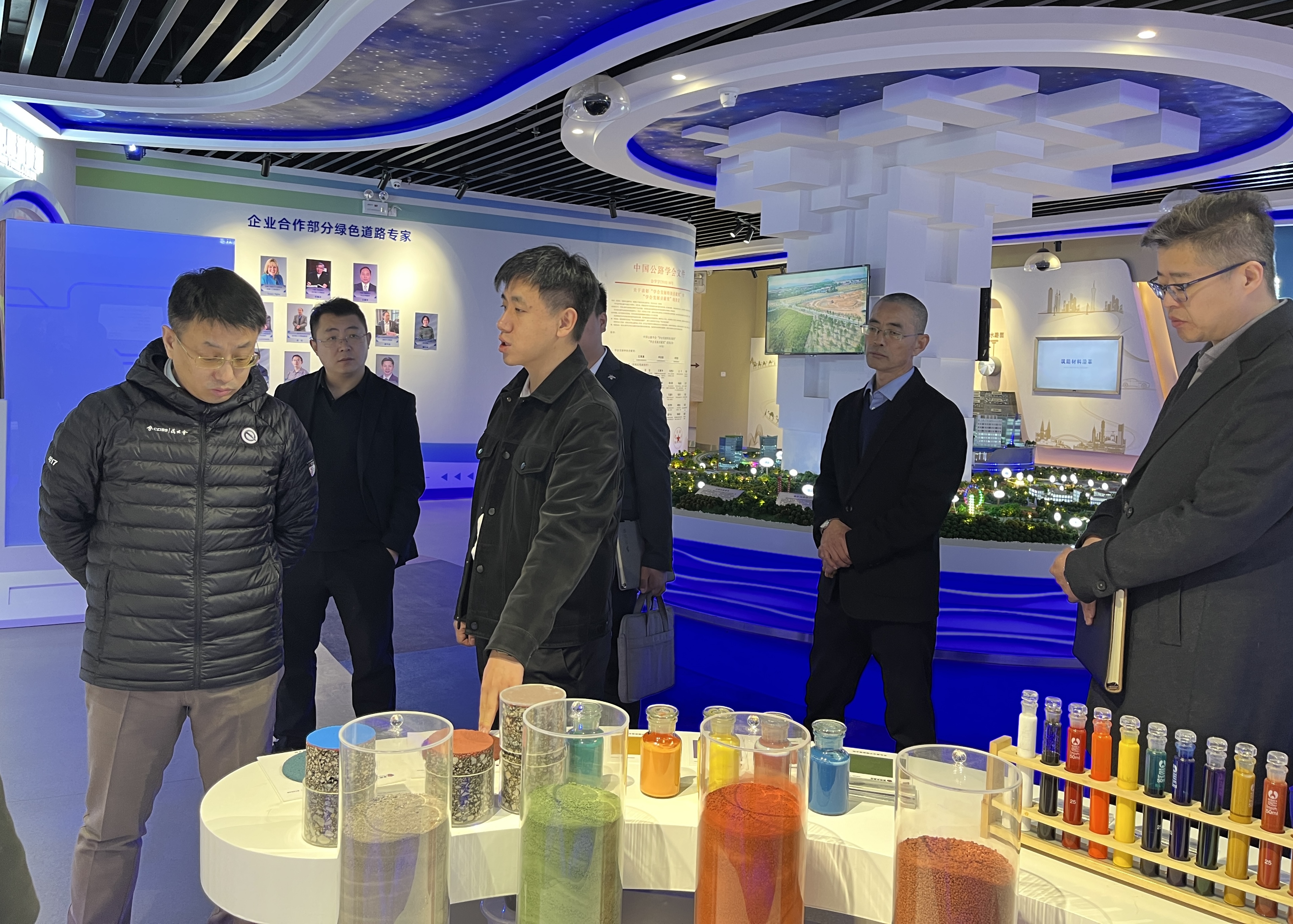 2023年度喜跃发集团合作交流(图8) 3月2日,鑫方盛控股集团有限公司副总裁汪焰林一行莅临喜跃发集团合作交流.jpg