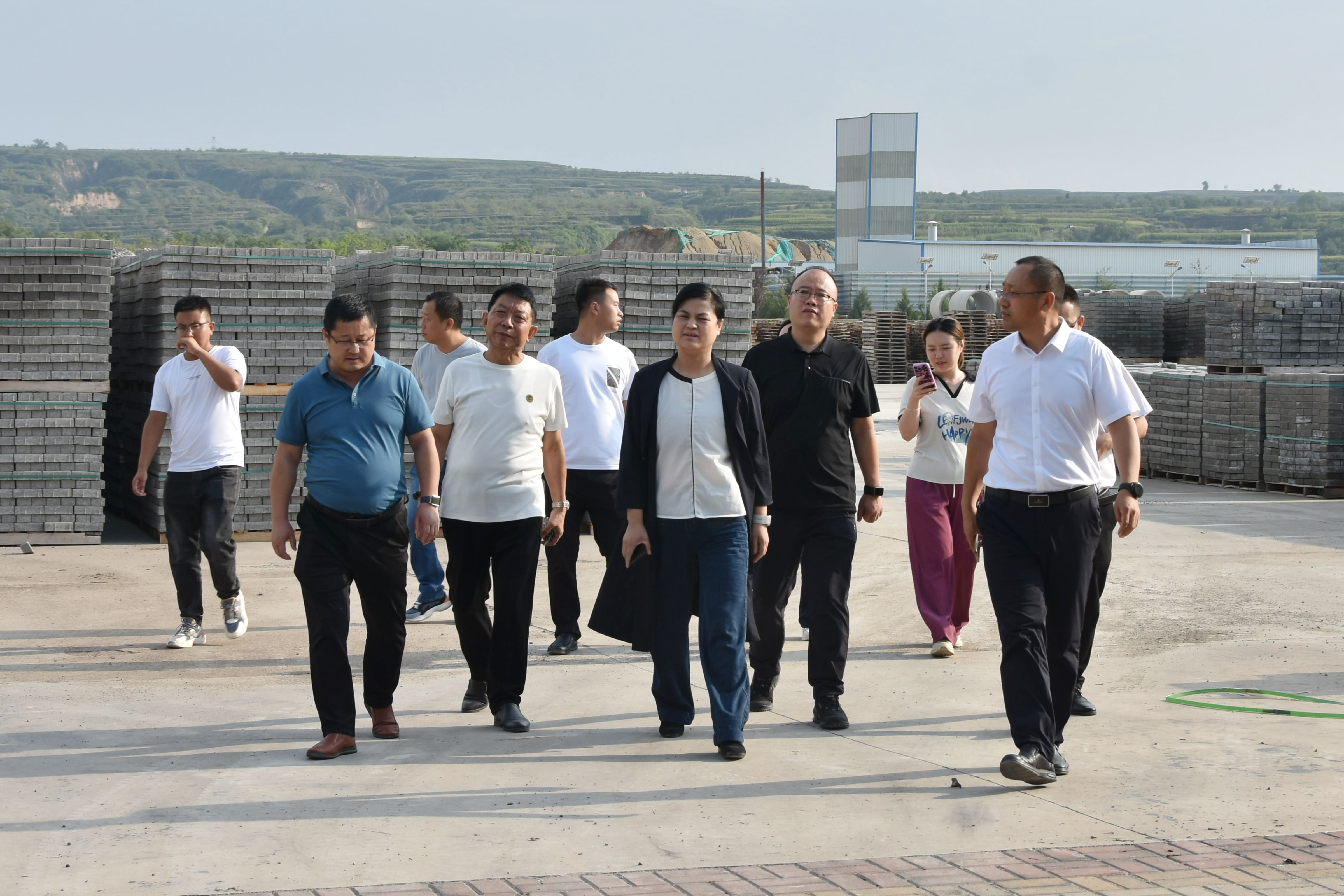 9月13日，阳曲县副县长郭志红一行莅临喜跃发集团材料二厂开展入企服务.JPG