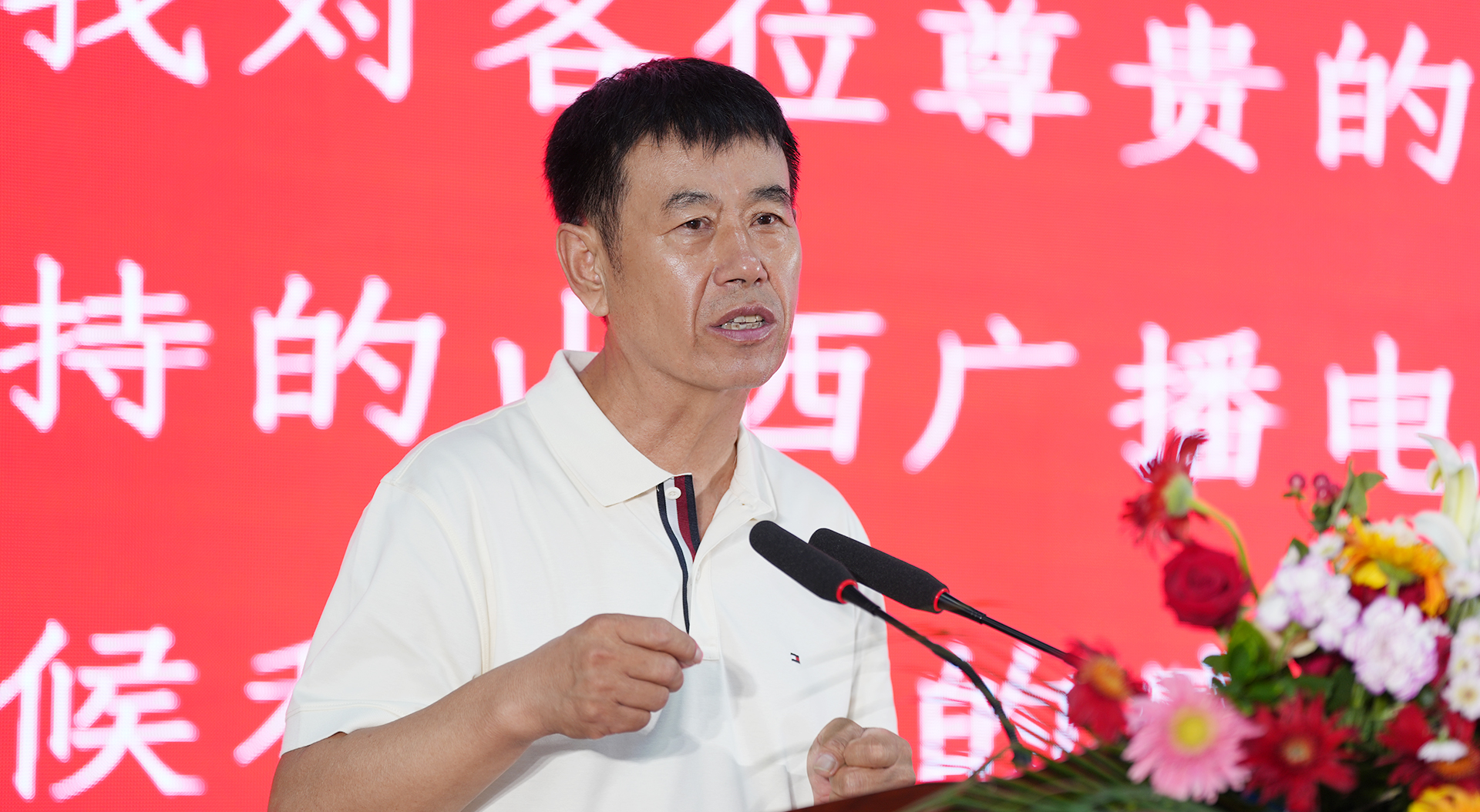 刘总作报告.jpg