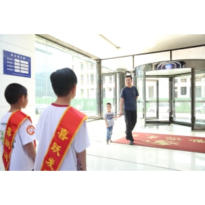 童心筑路·爱暖启程公司首届职工子女“小小积木家，探索创造之旅”欢乐落幕