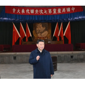 习近平带领中共中央政治局常委赴陕西 延安瞻仰延安革命纪念地