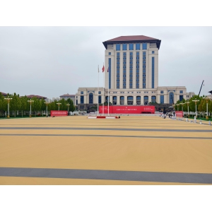 太原理工大学明向校区图书馆南广场