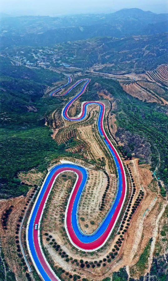 重磅,我公司承建的又一条彩虹路亮相太原东山,为中国共产党成立99周年献礼(图1) 重磅,我公司承建的又一条彩虹路亮相太原东山,为中国共产党成立99周年献礼(图1)