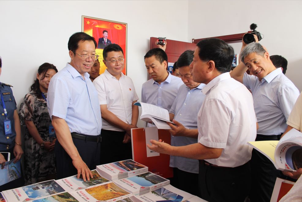 全省“四好农村路”暨三大板块旅游公路建设现场观摩会隆重召开：代表团观摩(图7)