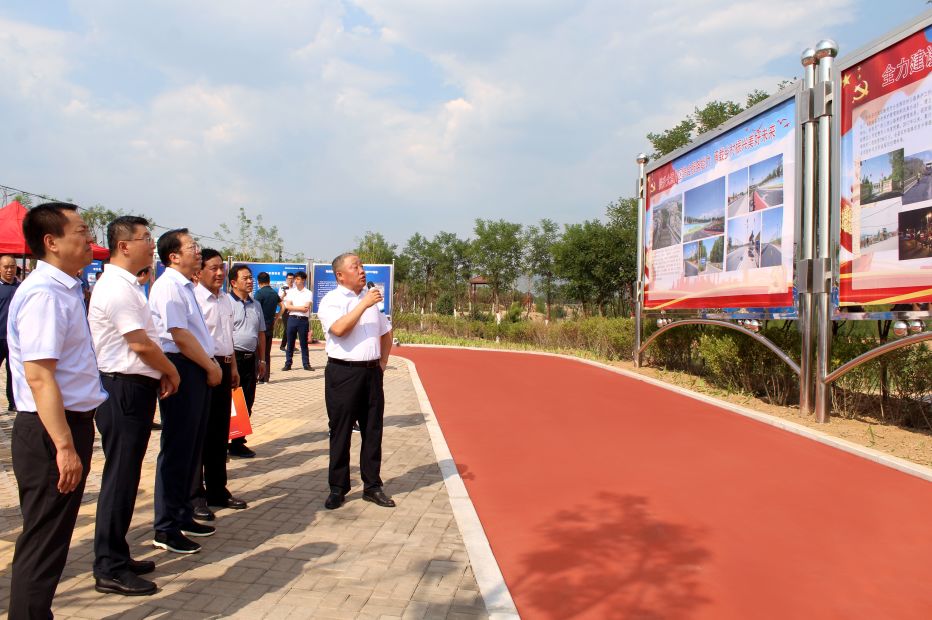 全省“四好农村路”暨三大板块旅游公路建设现场观摩会隆重召开：代表团观摩(图6)