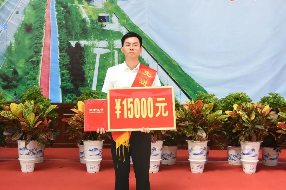 喜跃发集团2019年度创新表彰暨2020年上半年工作总结大会圆满召开(图15) 喜跃发集团2019年度创新表彰暨2020年上半年工作总结大会圆满召开(图15)