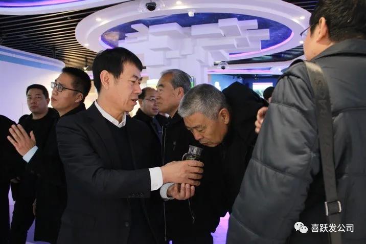 挖掘三晋品牌 助力山西转型 ——2020“晋商品牌考察行”总结座谈会在喜跃发隆重召开(图3) 挖掘三晋品牌 助力山西转型 ——2020“晋商品牌考察行”总结座谈会在喜跃发隆重召开(图3)