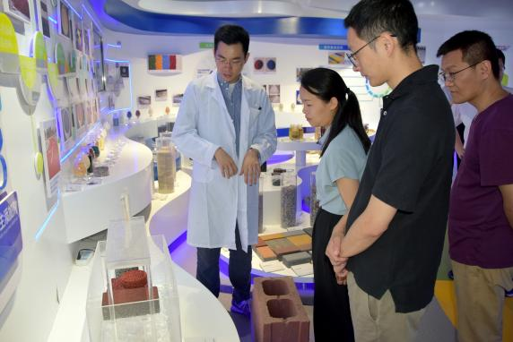 太原理工大学郑强教授团队一行到喜跃发集团参观调研(图5)