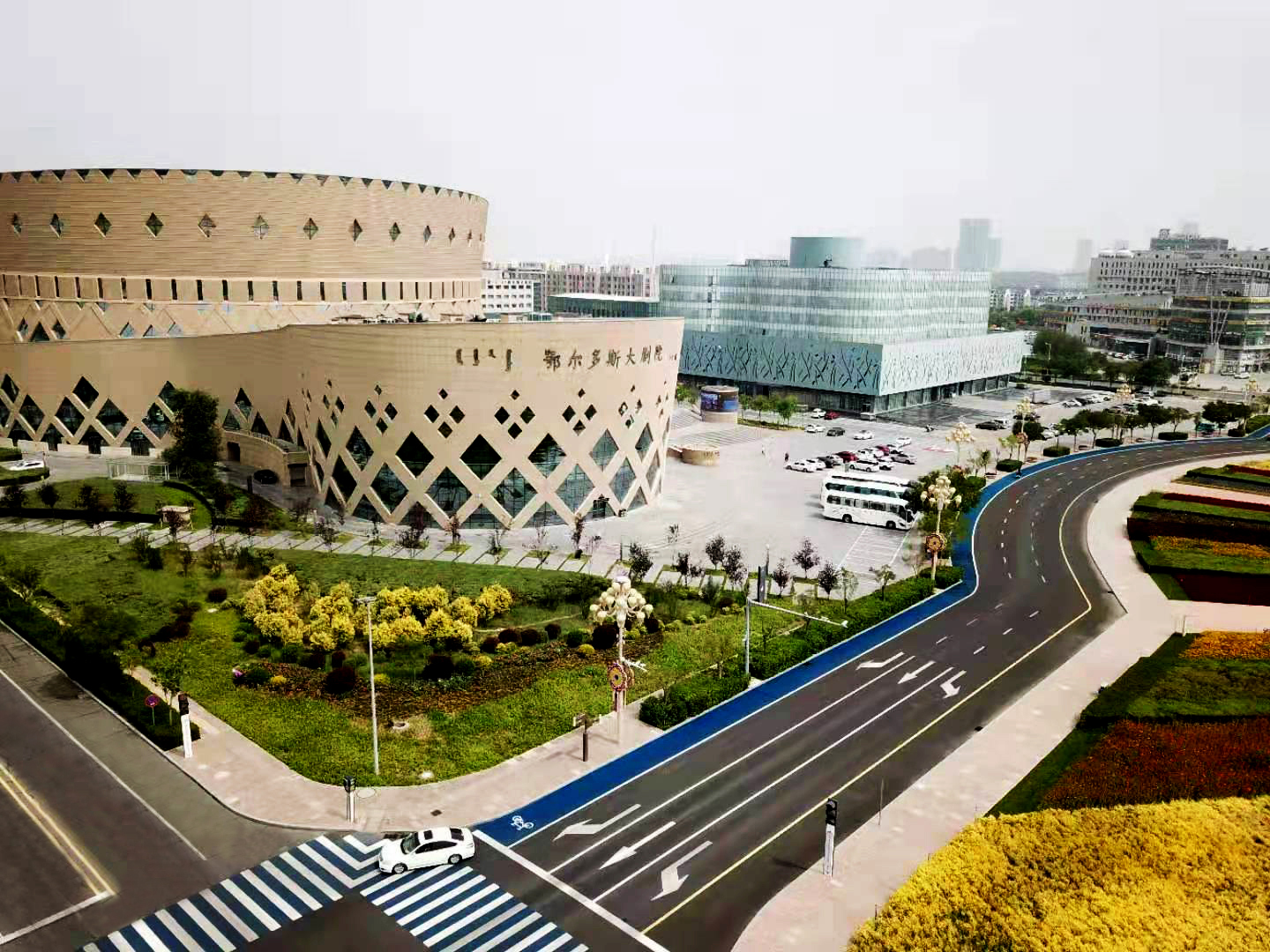 喜跃发彩色材料助力鄂尔多斯市道路提档升级(图1)