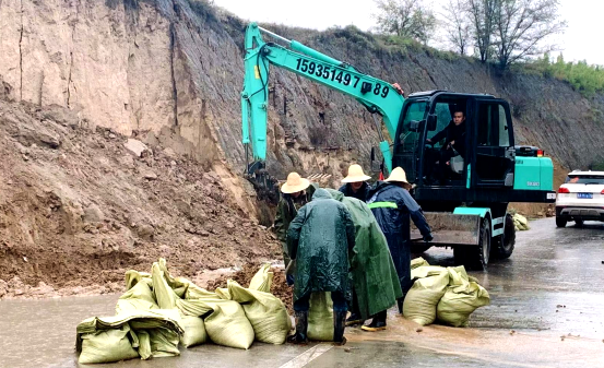 险情当前，迎难而上 ——喜跃发集团投身山西汛情应急抢险(图3)
