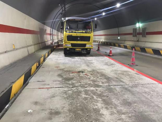 焕然一新!喜跃发集团路管家公路养护“四新”应用,助力莲花山隧道提质增效(图2) 图片8.png
