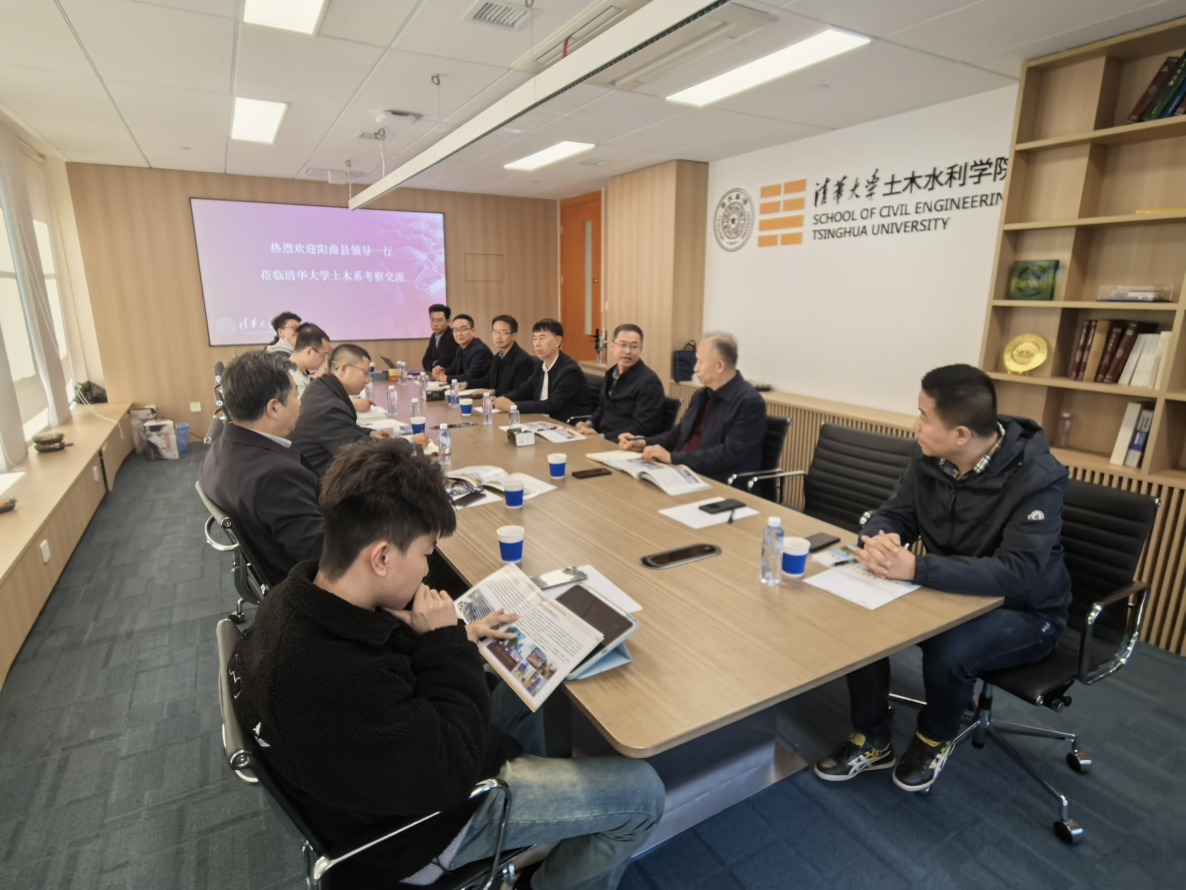 喜跃发集团赴清华大学交流洽谈共商产学研合作新方向(图1) 微信图片_20241029102720.jpg