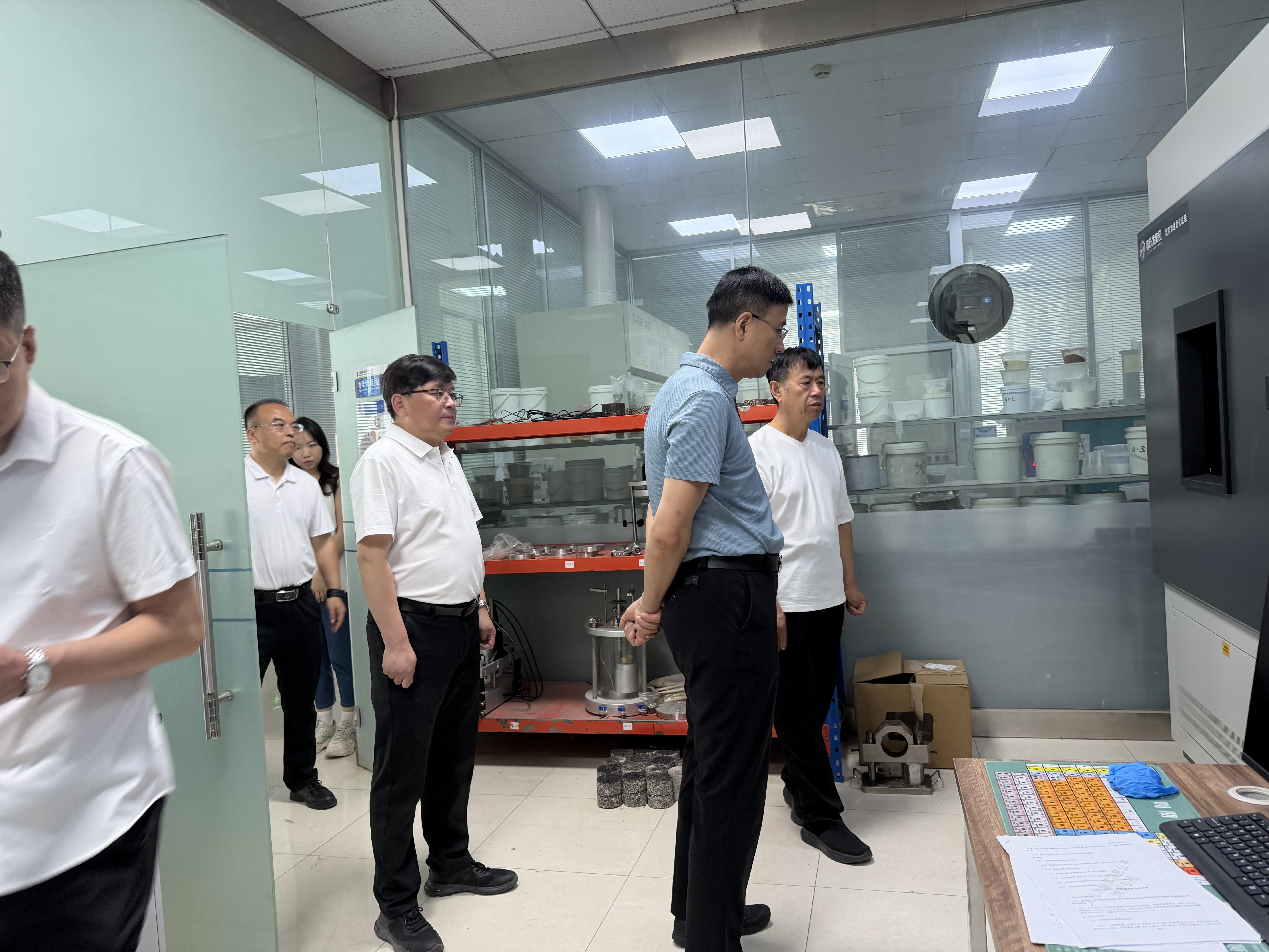 从“共建学院”到“共解真问题”:喜跃发集团与山西工程科技职业大学推动路管家产业学院提质升级(图2) lQDPJv-FEQViiqPNELzNFlCwPsXU0yaRyvEJ_xR_GxktAA_5712_4284.jpg